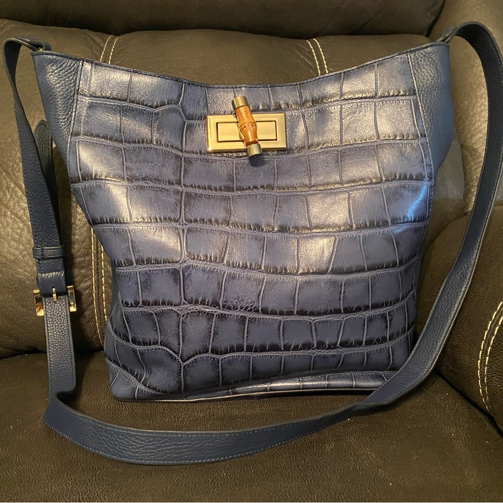 G.I.L.I. XL Navy Purse EUC😊😊